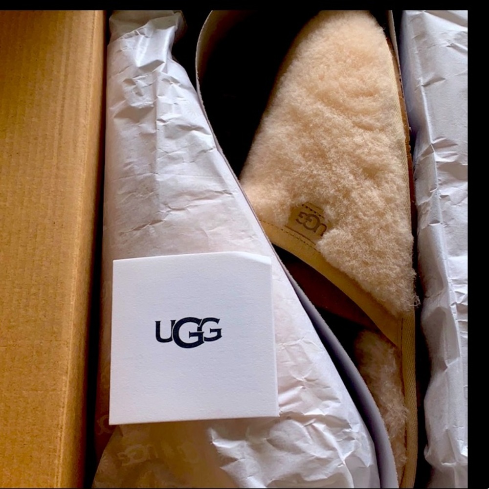 NWB UGG women’s slipper new in box size US 10 cream fluffy 100% wool authentic